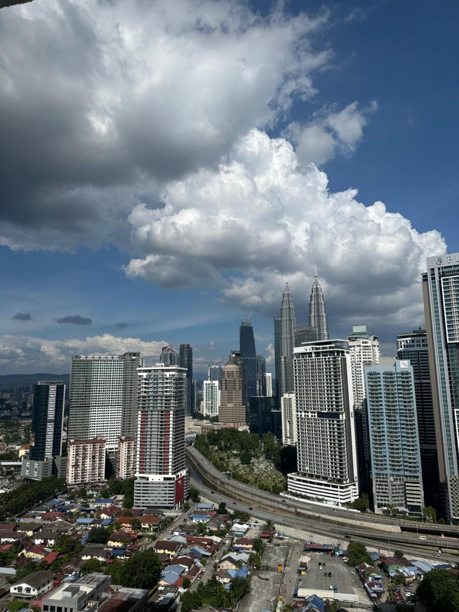 Colony Suites Klcc By Hibernate Kuala Lumpur Luaran gambar